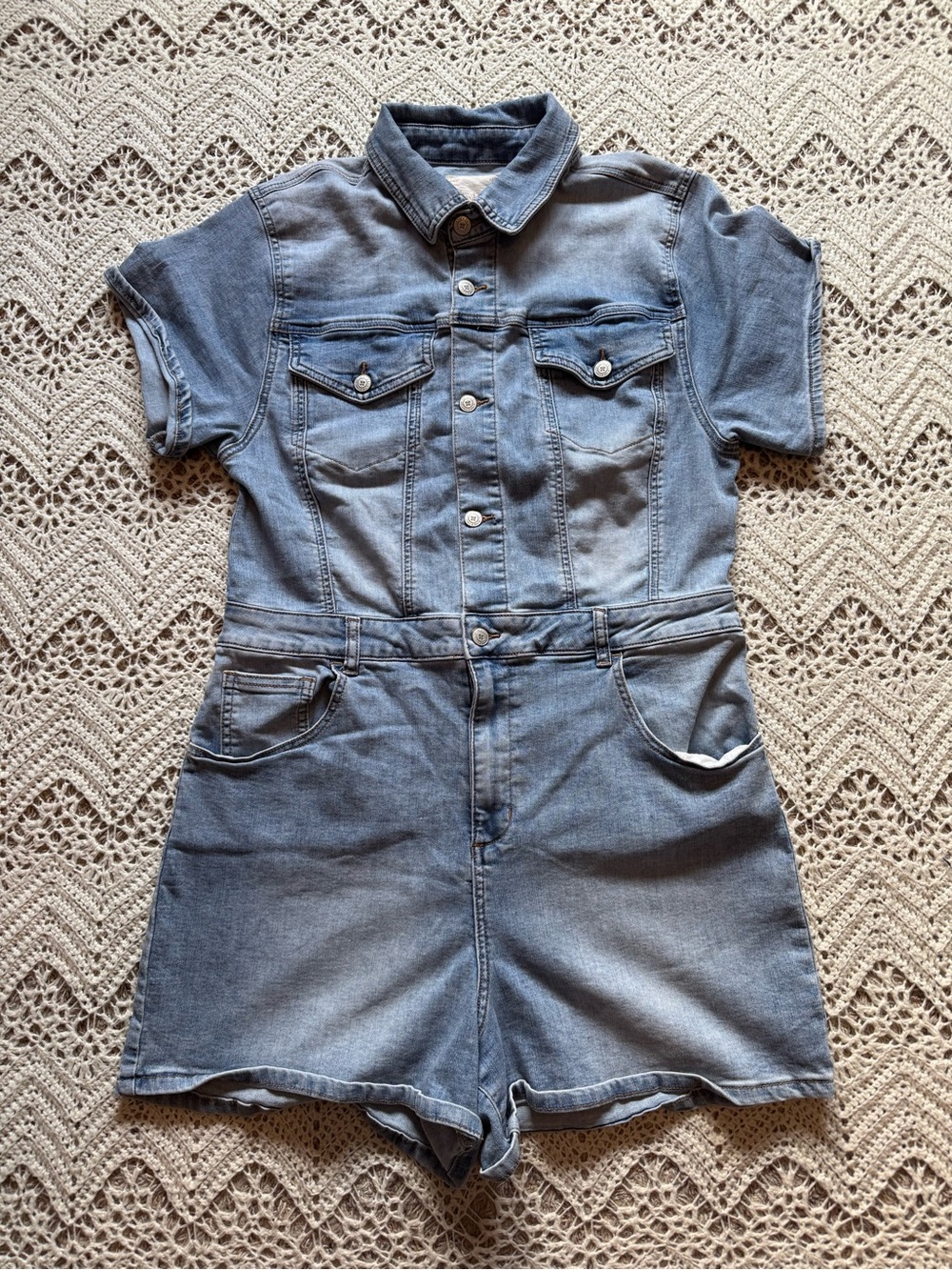 Altar'd State Short-Sleeve Denim Romper in Light Wash Size Large Button Up
